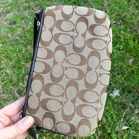 Coach Signature C Wristlet - Picture 4 of 11